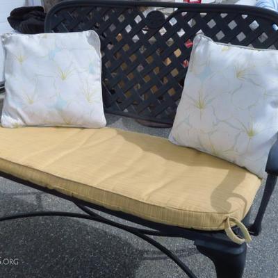 Frontage Summer Classic loveseat