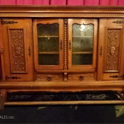 1920's SPANISH COLONIAL REVIVAL CABINET, 2 CENTER GLASS DOORS FLANKED BY TWIN CABINET DOORS