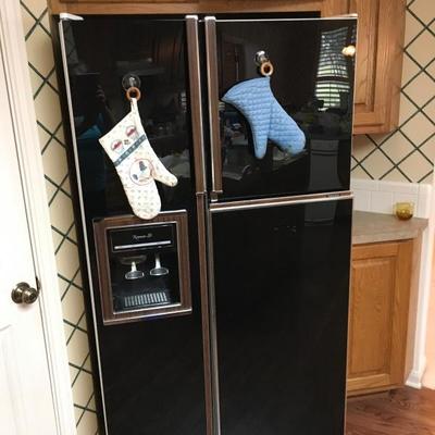 Kenmore Refrigerator w/drink door