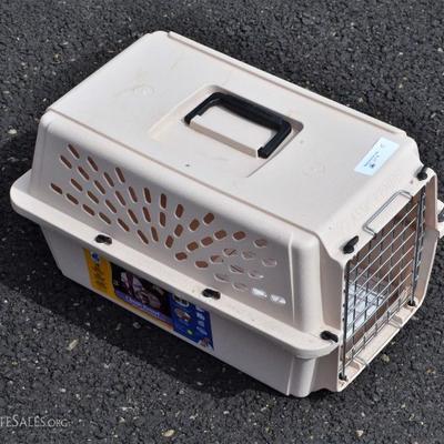 5 Lots of Pet Carriers