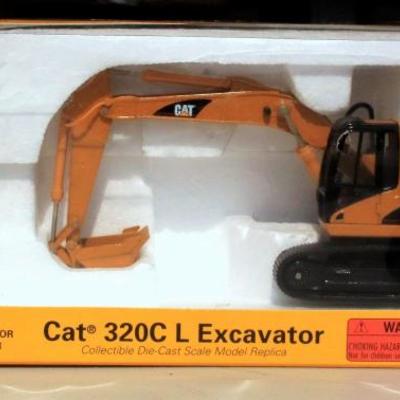 CAT 320 C L Excavator Cast Metal Model1:50 Scale