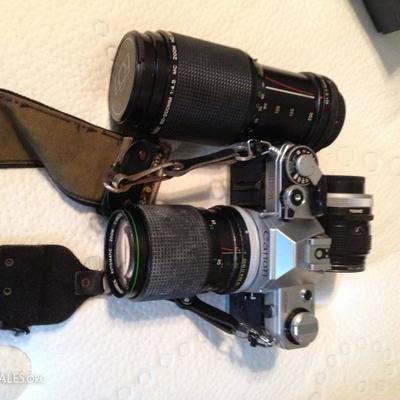VINTAGE CANON  CAMERA  W/VIVITAR ZOOM