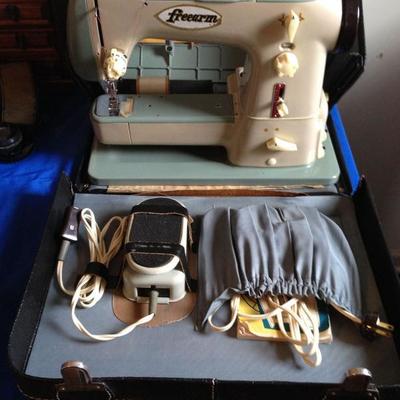 VINTAGE FREEARM PORTABLE SEWING MACHINE