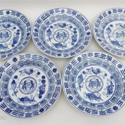 Lot 41 - Five Traditional Chinese Export Blue and White Porcelain Large Bowls. Each bearing a blue underglaze four character Kangxi Nian...