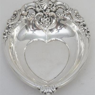 Lot 93 - Grande Baroque Heart Bowl Dish Wallace Solid Sterling Silver 1941. This beautiful Bon Bon bowl is 6 1/8