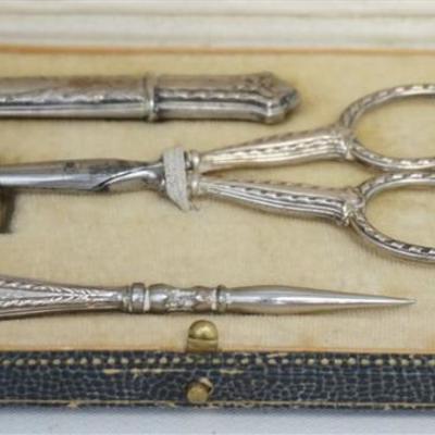 Antique Silver Etui Sewing Kit in Green Case. Four piece set in a cream silk lined fitted case. Complete with scissors, needle case,...