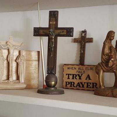 EHT055 Wooden Box, Prayer Book, Crucifixes and More!
