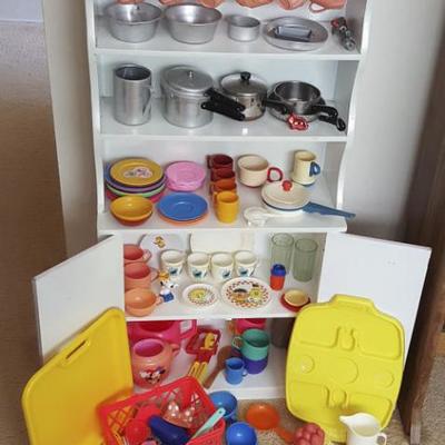 EHT171 Miniature Wood Cupboard, Toy Pots, Ceramic Tea Set & More
