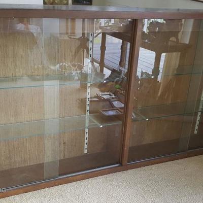 EHT050 Lighted Wood and Glass Display Case
