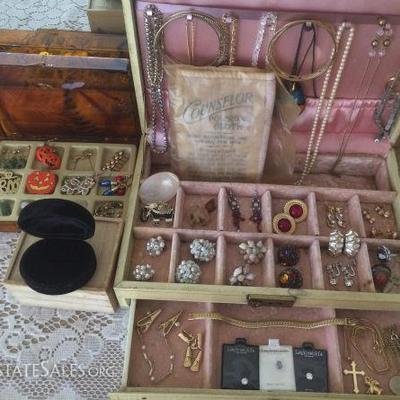 EHT195 Vintage Costume Jewelry and Jewelry Box
