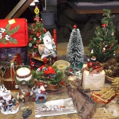 EHT237 Mini Christmas Trees, Candles & Various Christmas DÃ©cor
