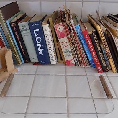 EHT054 Cookbooks, Wood DÃ©cor & More
