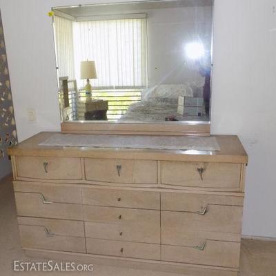 EHT191 Vintage Wooden Dresser with Mirror 
