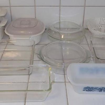 EHT105 Pyrex Dishes and Microwavable Containers
