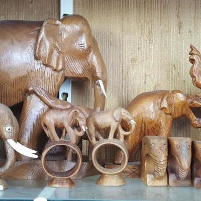 EHT016 Wooden Elephant Figurines and Napkin Rings
