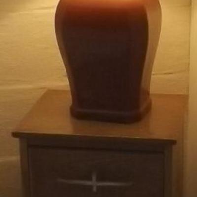EHT113 Wooden End Table and Ceramic Table Lamp
