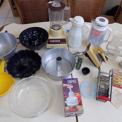 EHT118 Useful Kitchen Appliances, Bundt Pans, Blender & More

