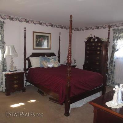 Lexington Four Poster Bedroom Suite with Highboy