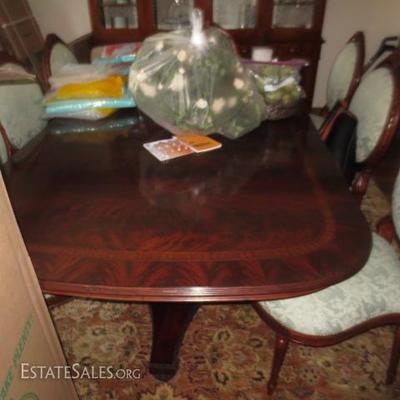 Stunning Safavieh Mahogany Dining Room Table with 2 Leaves & 8 Chairs