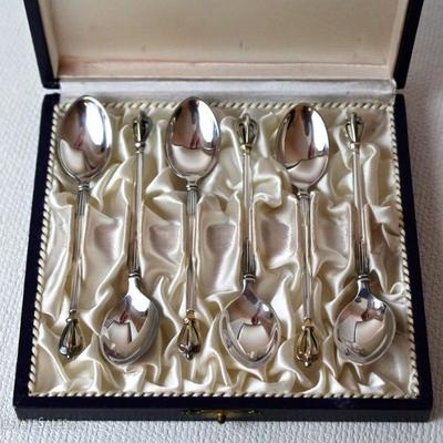 Sterling silver demi-tasse spoons in presentation box.