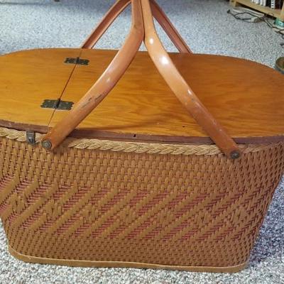 Redmon Vintage Picnic Basket