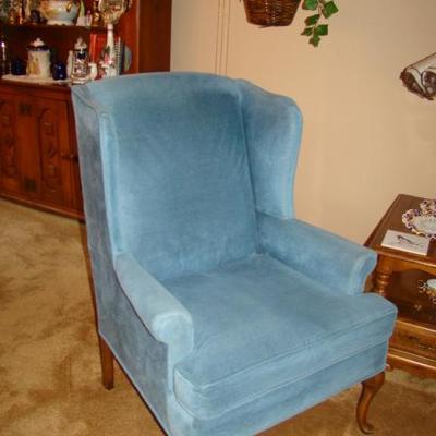 blue accent chair 