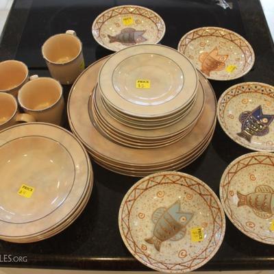 Box lot of kitchenware by Nova Studio and five  fish bowls
