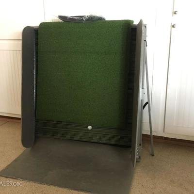 Swing Box: indoor driving range