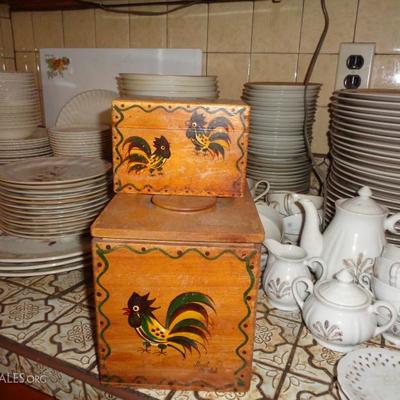 Nesting rooster boxes