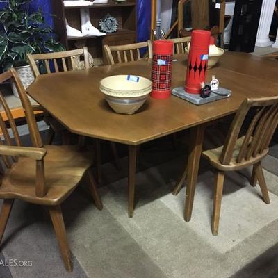 dining room table and 6 chairs 