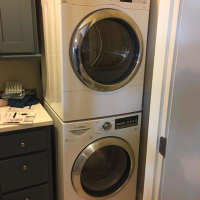 bosch stackable washer / dryer very nice and good condition  full size 