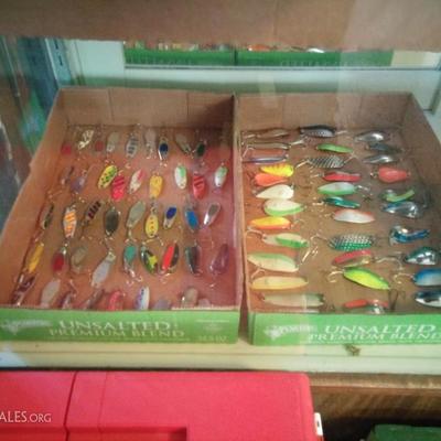 Spoon lures