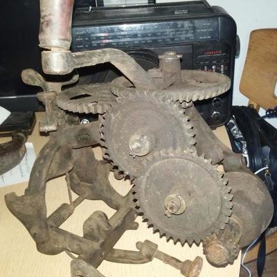 Sickle/scythe grinder sharpener