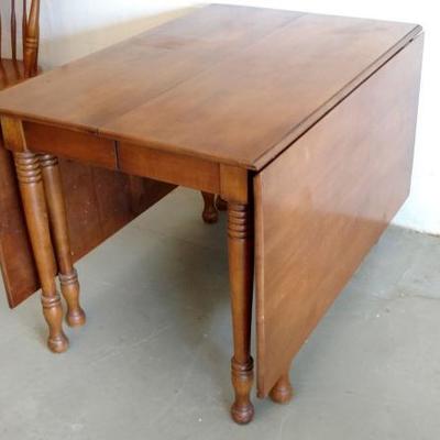 Thomasville Drop-Leaf Gateleg Dining Table & 4 Chairs