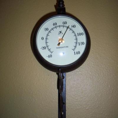 Reverse side of clock - Thermometer showing