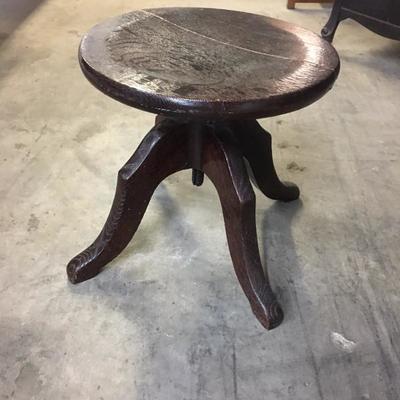 Stool - seat spins