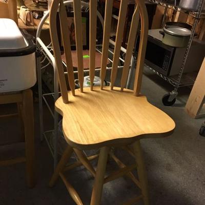 Wood dining chair $10