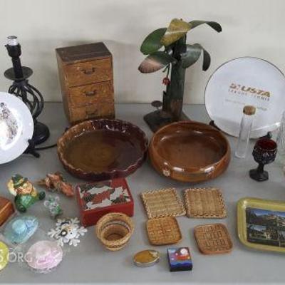 DCK098 Ceramics, Wood, Metal, Glass & Brass Collectibles

