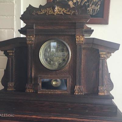 Antique Wind-Up Mantle Clock