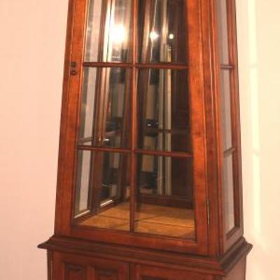 glass shelf curio cabinet

