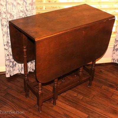drop leaf table with gate legs
