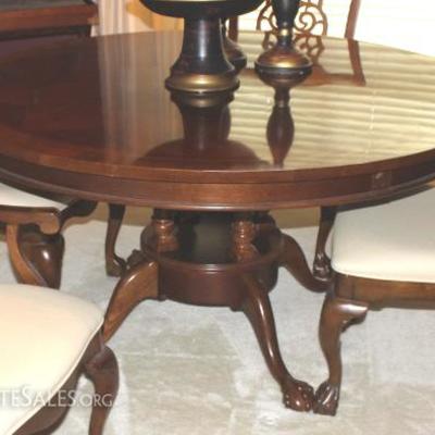 inlaid dinning room table with beautiful star shaped inlay