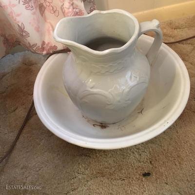 Pitcher and bowl for wash stand