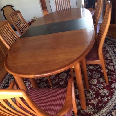 Mid-Century Modern TEAK Dining table Oval with 2 leather leaves and 6 chairs