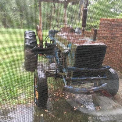 Model 2000 Ford Tractor