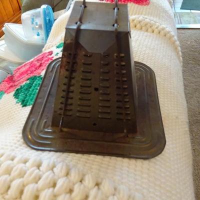 Bromwell antique toast leaner