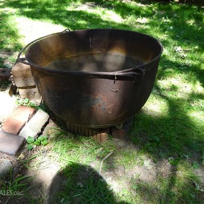 cast iron cauldron kettle large