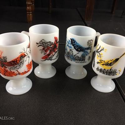 Pedestal mugs with bird species