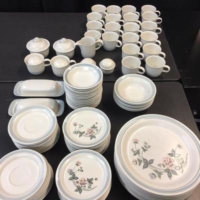 Set of Turnberry dishes 111 pieces