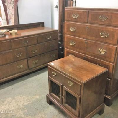 matching dressers and nightstand 